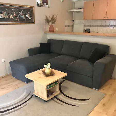Appartamento Tulipán-apartman *