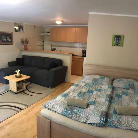 Tulipán-apartman Apartmán *
